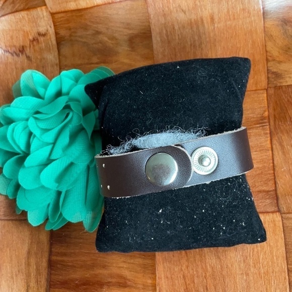 VINTAGE Brown leather bracelet with medallion - Picture 2 of 2